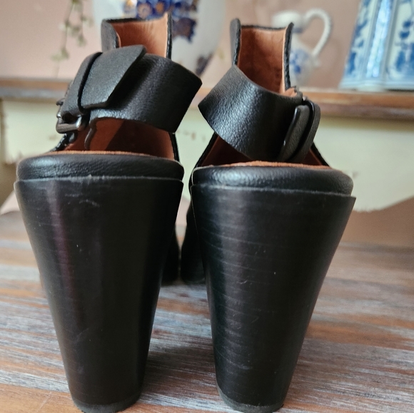 Gentle Souls shoes - Picture 7 of 10